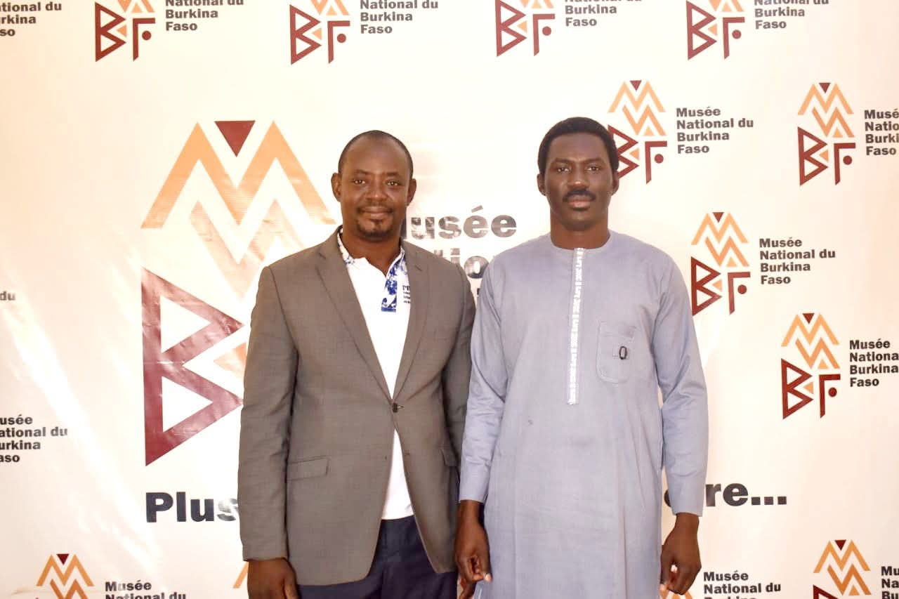 Affiche sur la technique de numérisation et la gestion électronique des documents